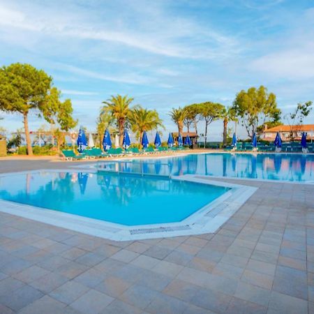 Le Monde Beach Resort & Spa Дікілі Екстер'єр фото